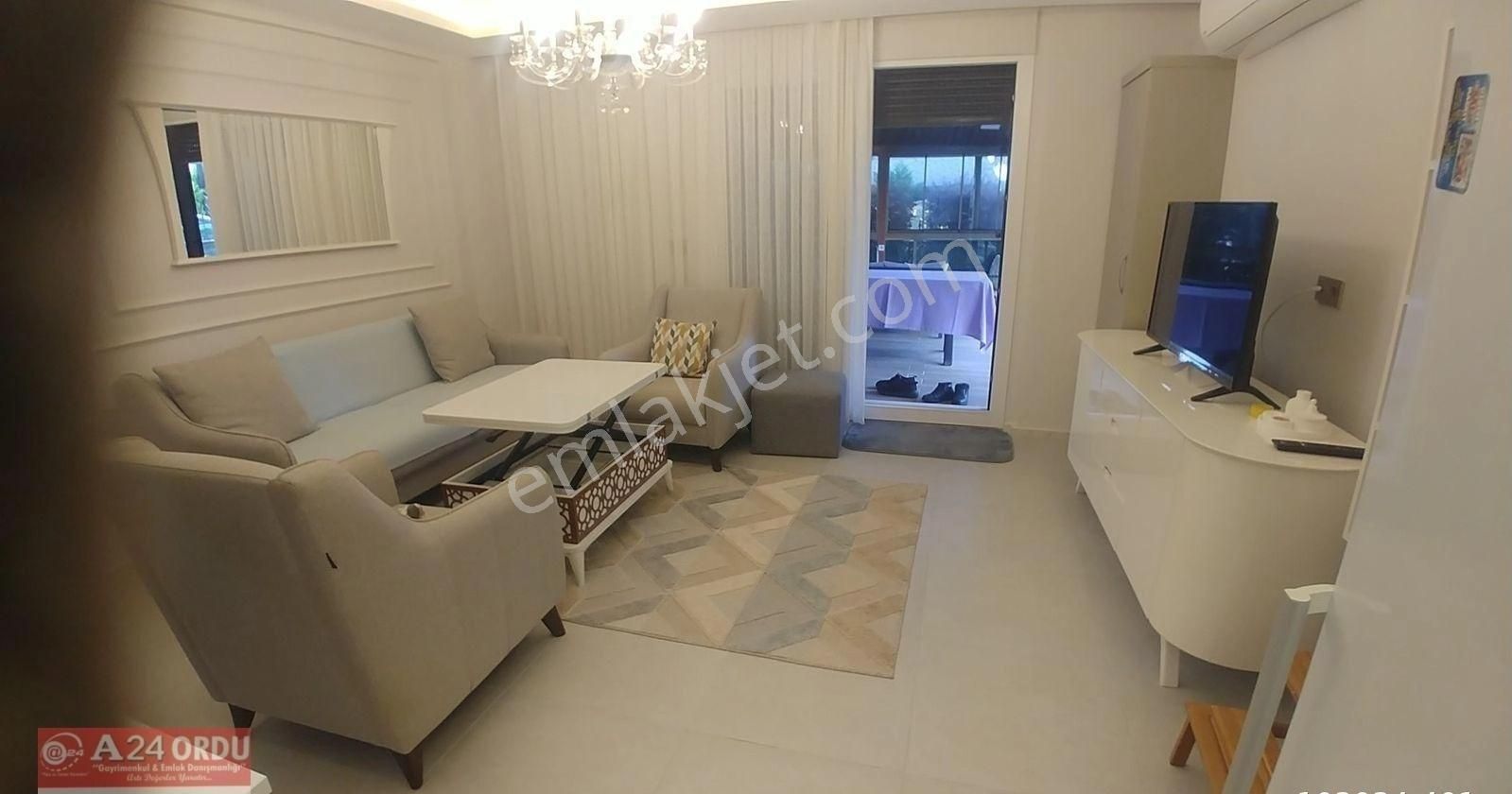 Emsalsiz,manzaralı,14 Evlerde Yolun Altında,4+1,kapalı Cam Balkon Teras,5 Yaşında Eşyalı,köşe Villa