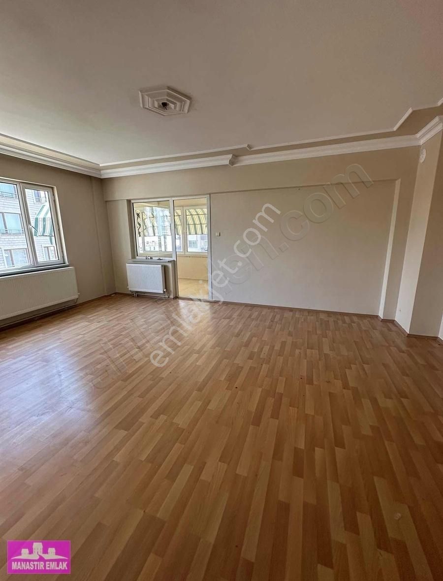 Manastır Emlak'tan Cadde Üzeri Çok Ferah 3+1 Kiralık Daire...!