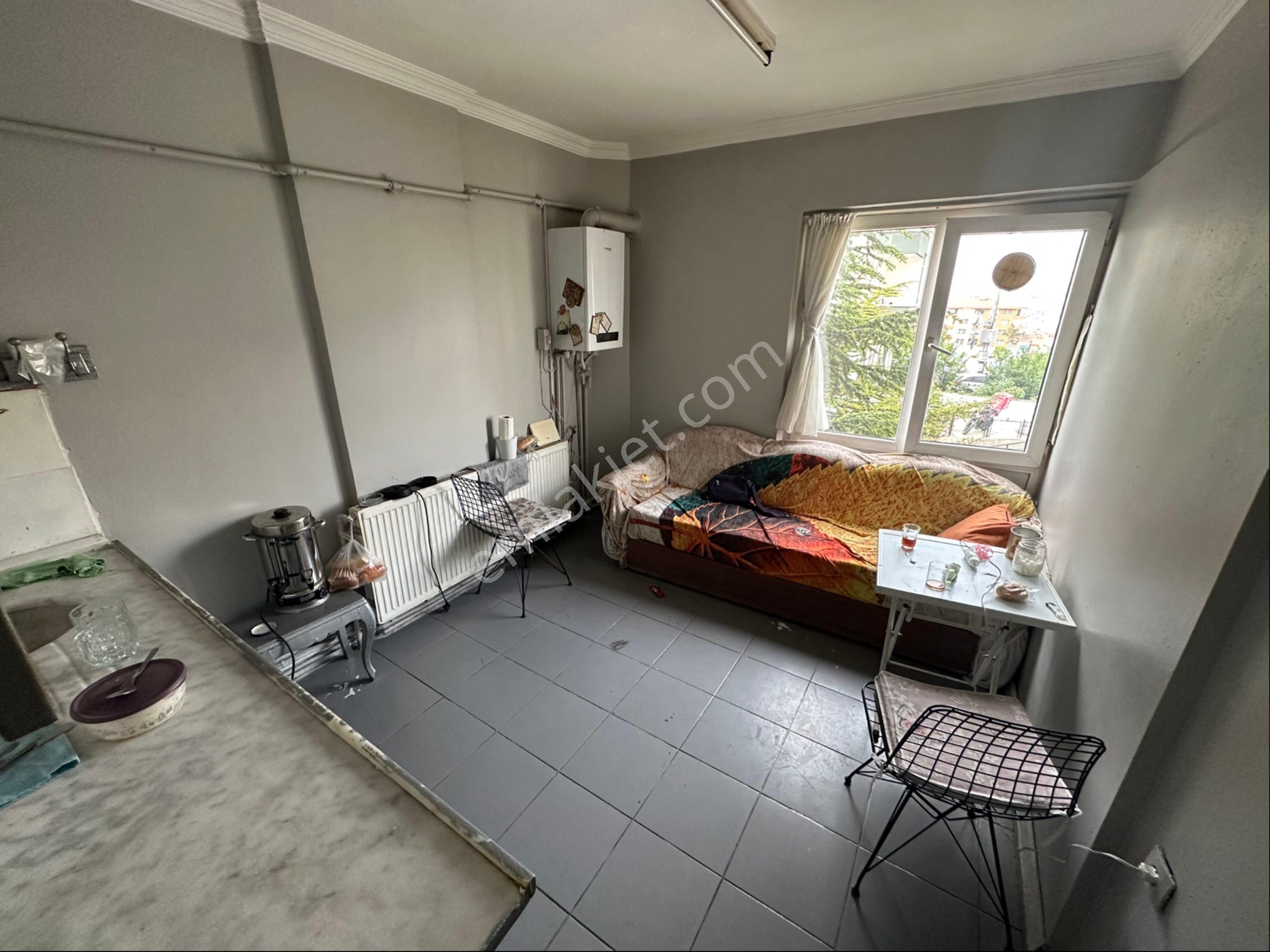 Reşadiye'den Öveçler Lizbon Caddesi Üzerinde 65 M2 Kiralık Dükkan Mağaza