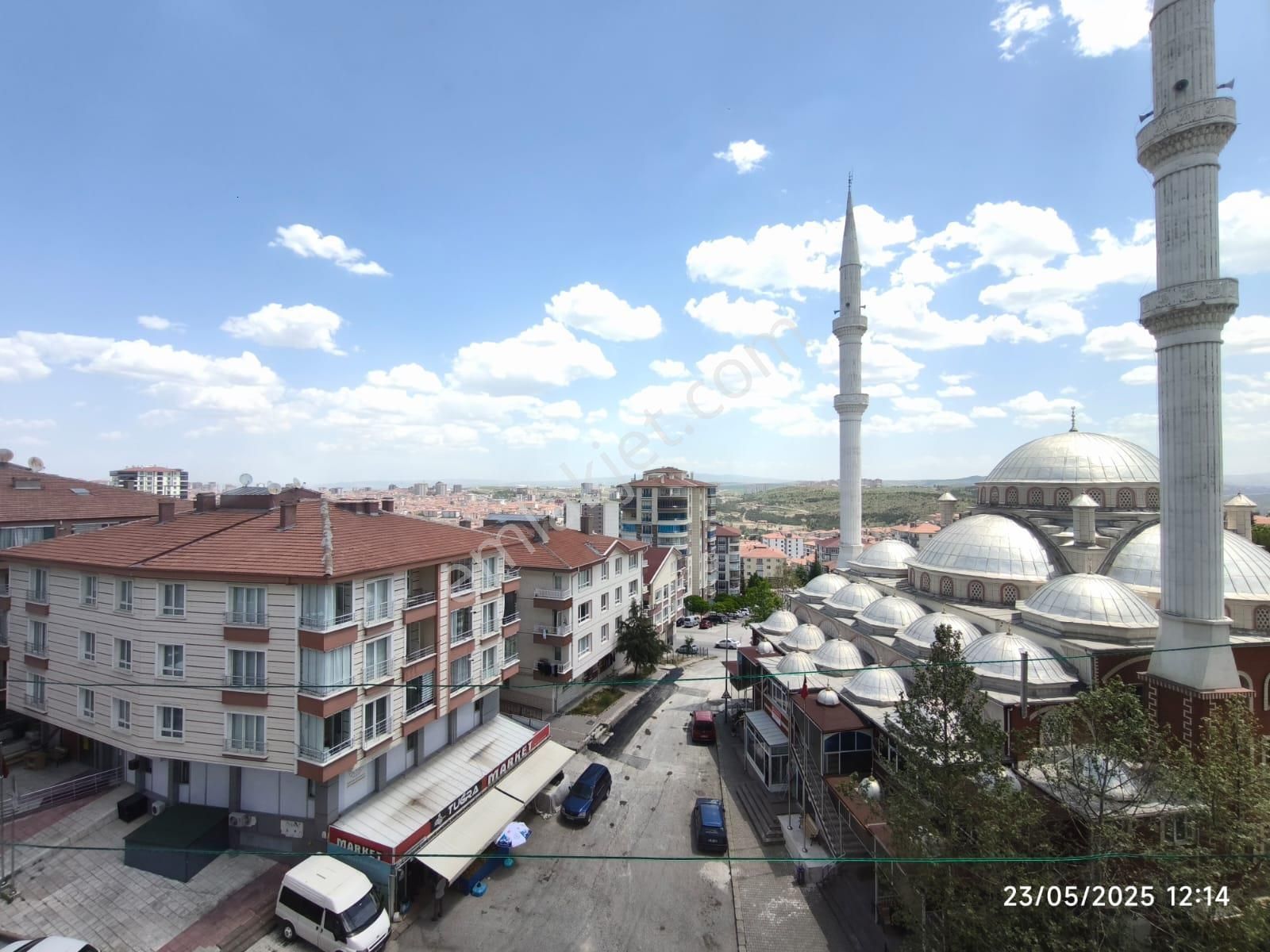Engin Emlak'tan Satılık Manzaralı Asansörlü Sitede 3+1 Ara Kat