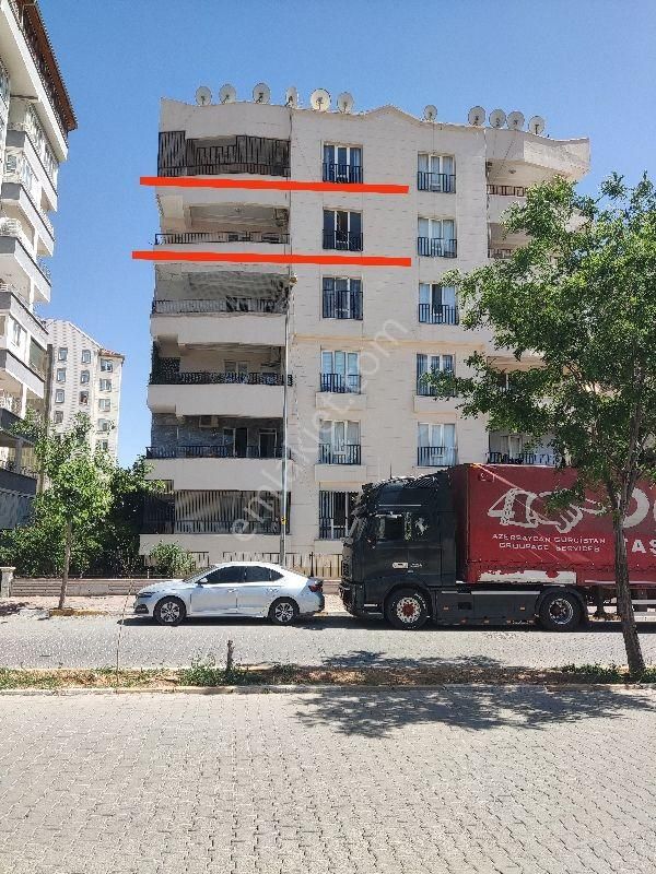 Atakent Mahallesi'nde Diş Hastanesi Yanında Kiralık Full Eşyalı 3+1 Daire