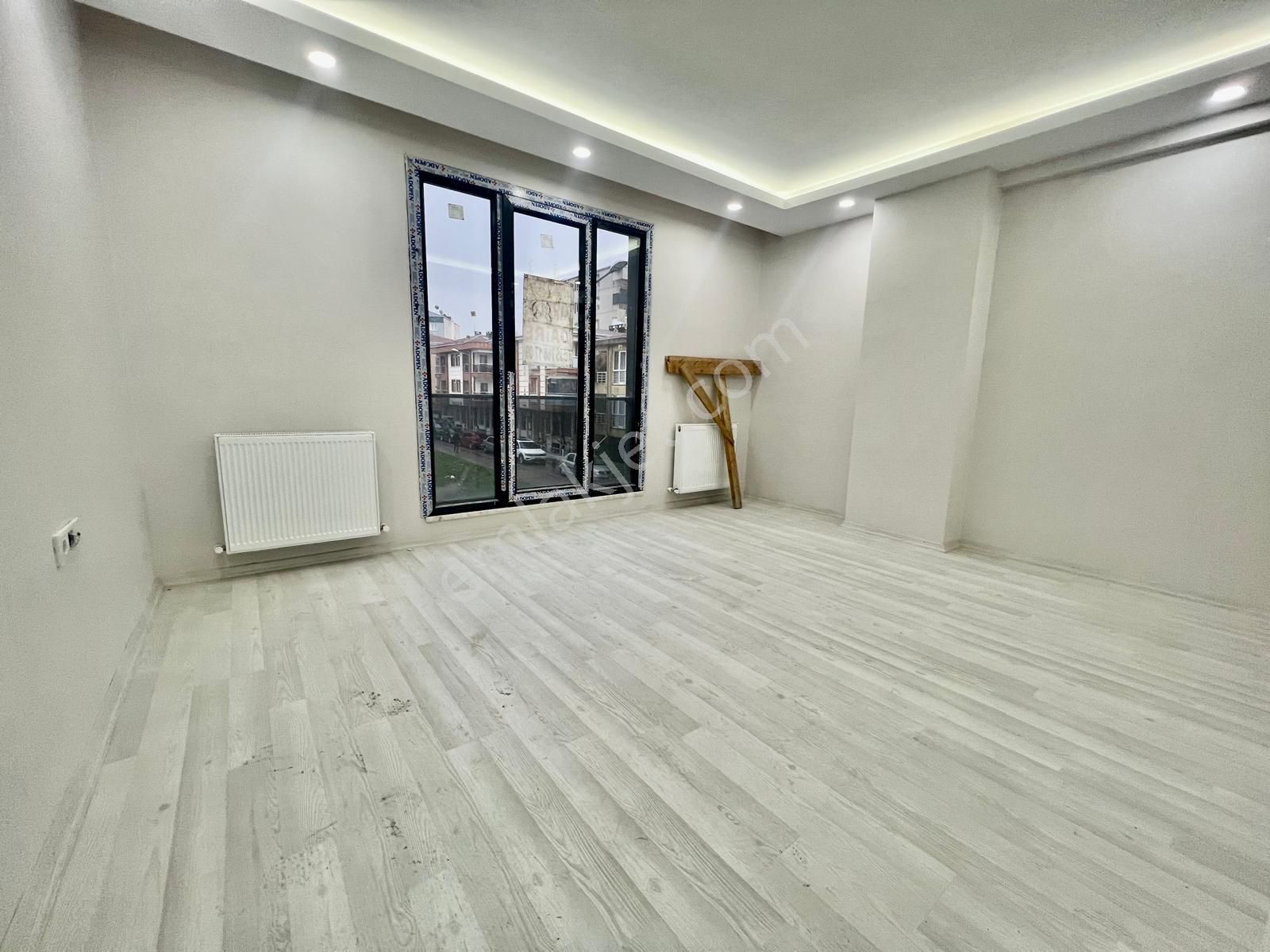 Loft'tan Cumhuriyet Mh.asansörlü,balkonlu 2+1 Sıfır Daire