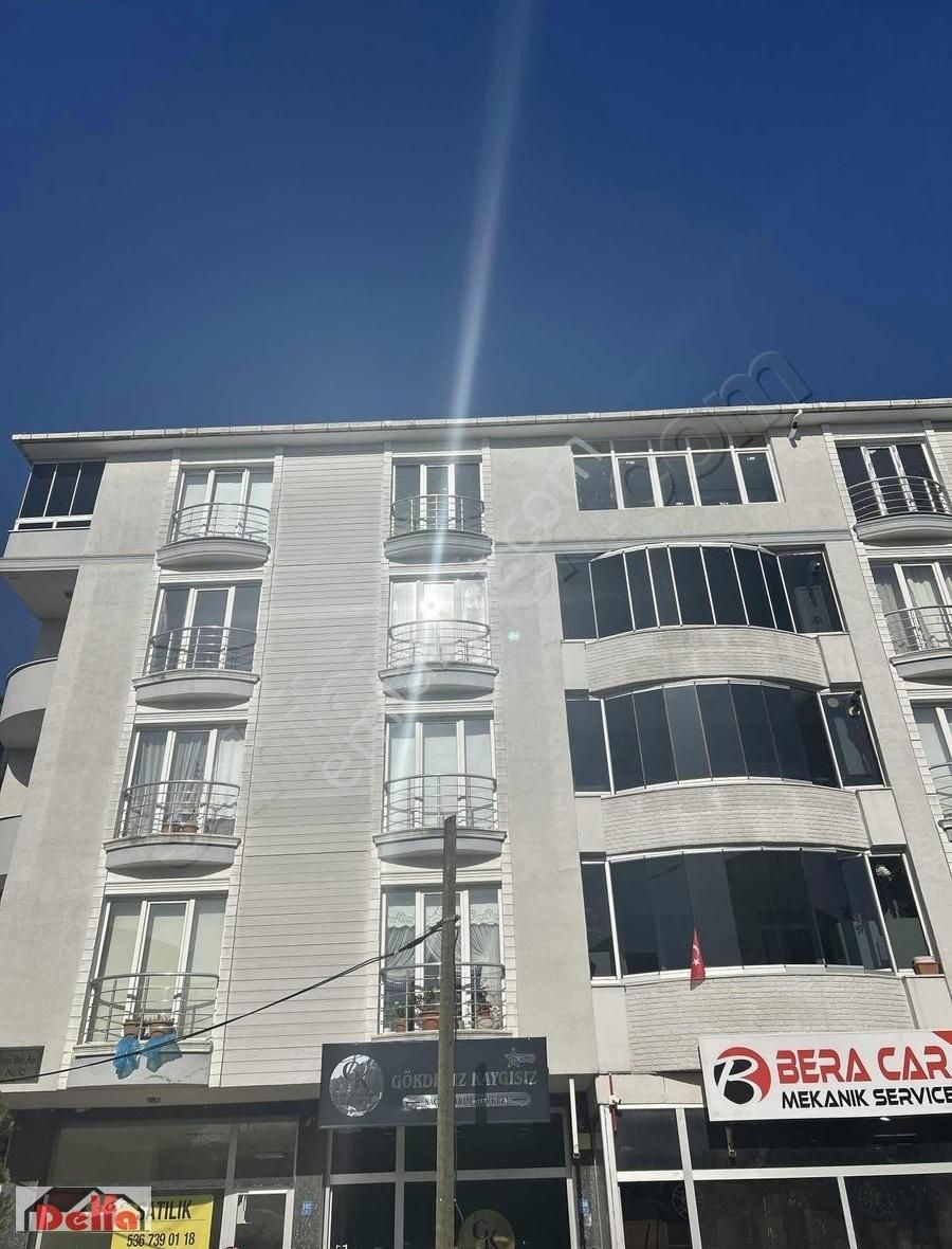 Delfa Yapıdan Belediye Meydanında Ara Kat Daire