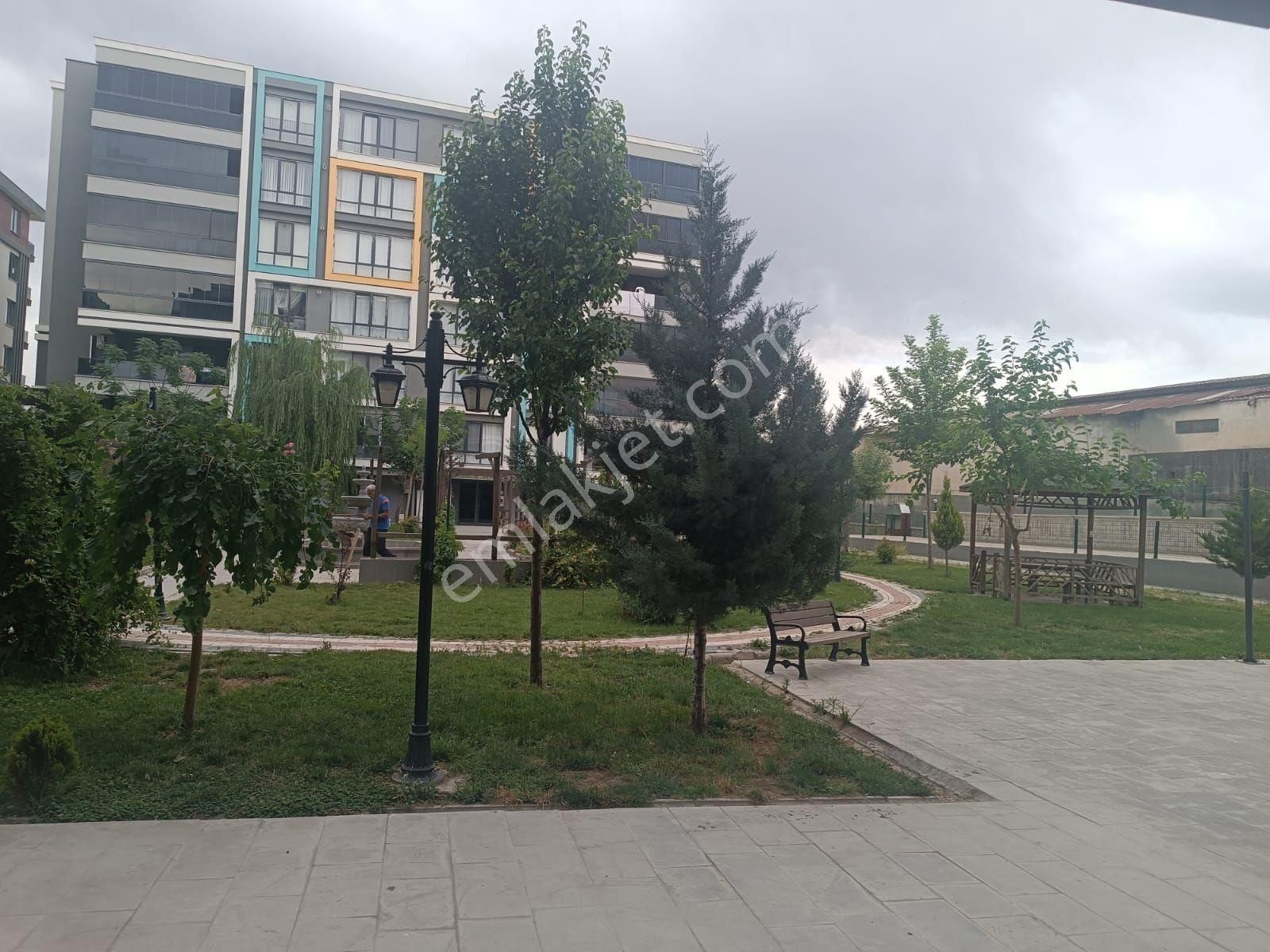 Ramada Otel Yanı Aze Yapıda Satılık Lüx Daire