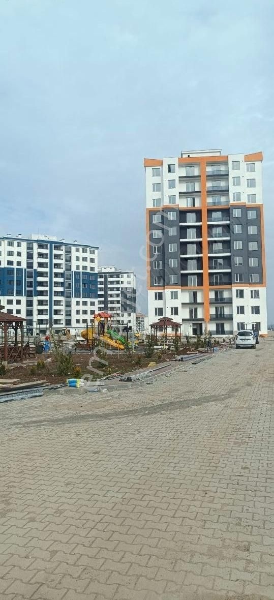 Uygur Gayrimenkul'dan Üçkuyularda Satılık Sıfır 2+1 Daire
