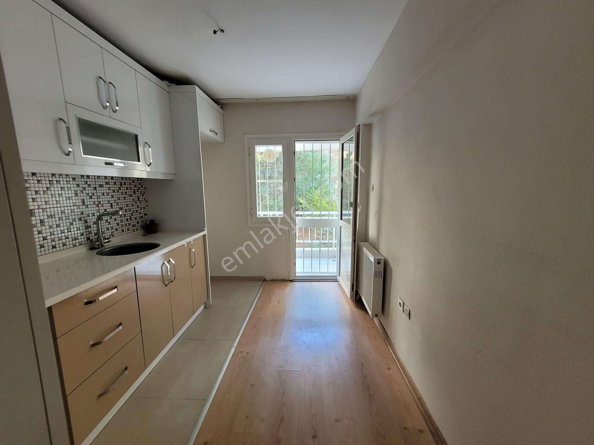 Çiğli Atatürk Mahallesi'nde 2+1 Kiralık Doğalgazlı Daire