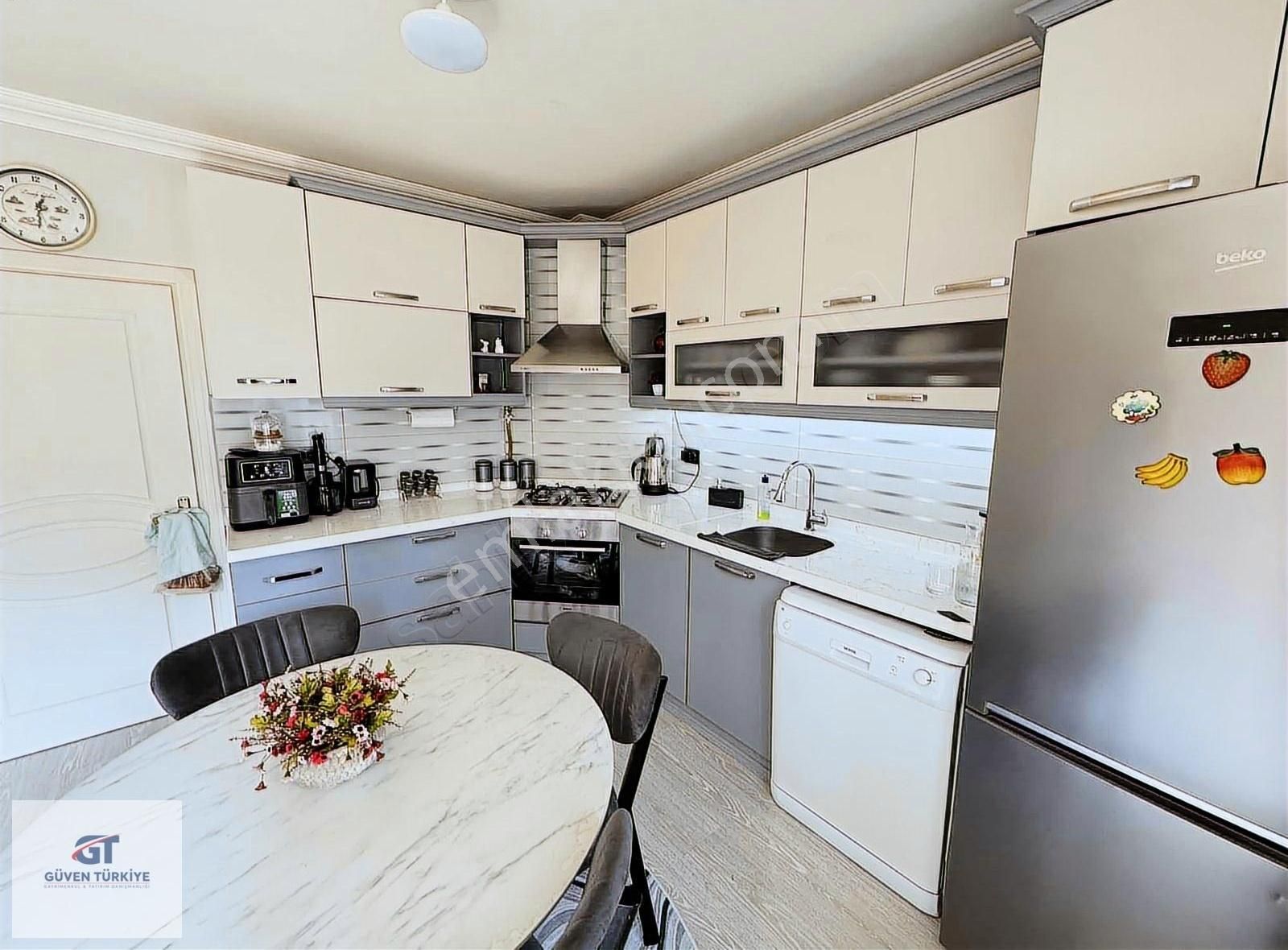 Teraslı 4+1 200 M2 Arakat Daire