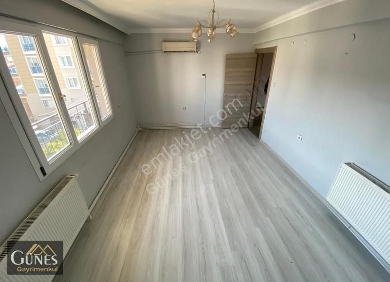 Güneş Emlak'tan 2+1 90m2 D.gazlı Ara Kat Satılık Daire