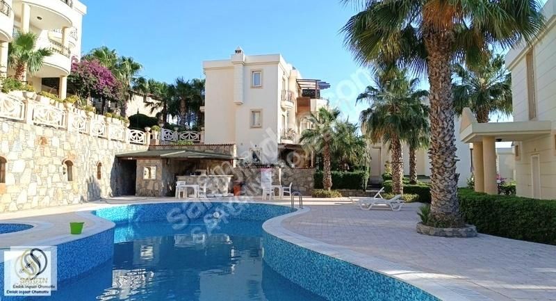 *saygın* Konacık'ta Havuzlu Sitede Eşyalı Kiralık Dubleks Daire