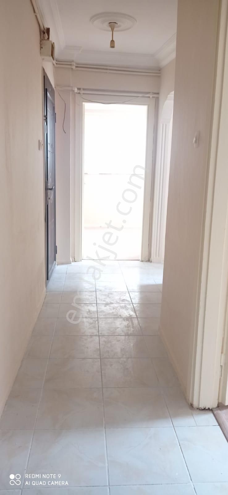 Üsküdar Merkezde Aziz Mahmud Hüdayi'de Masrafsız Kiralık 2+1.