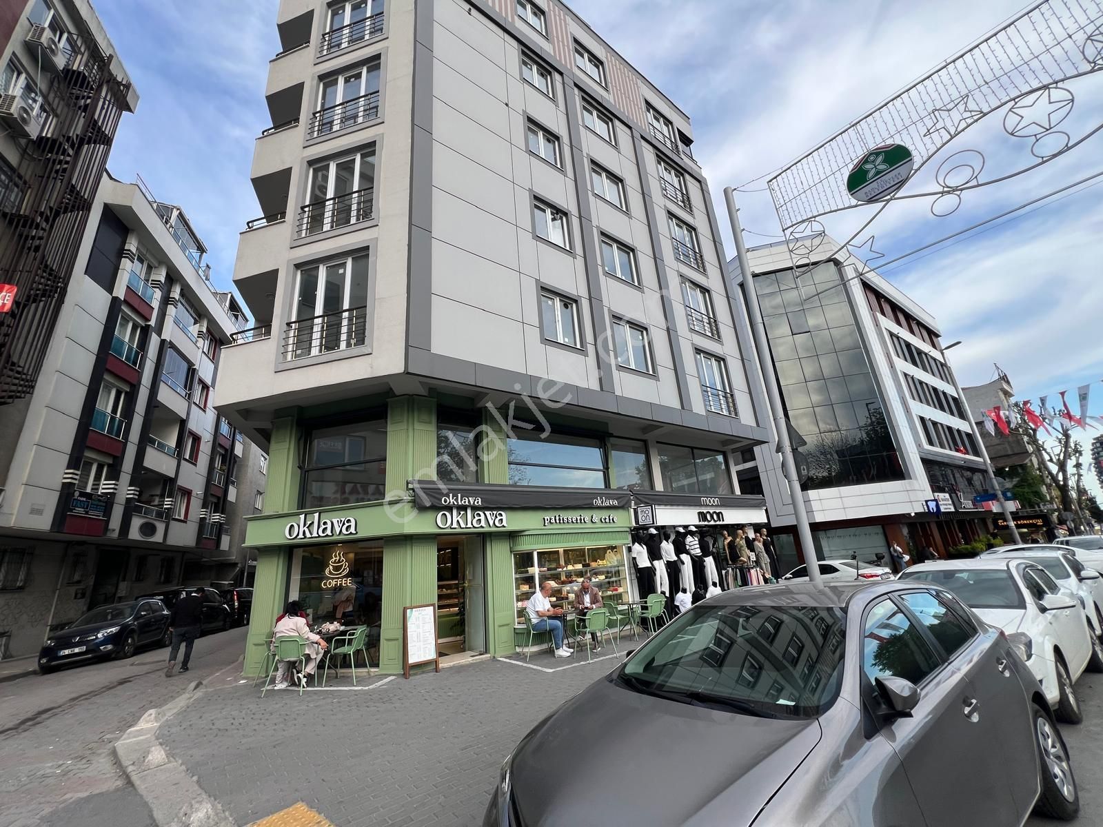 Yenibosna Yıldırım Beyazıt Caddesinde Kiralık Ofis İşyeri Büro