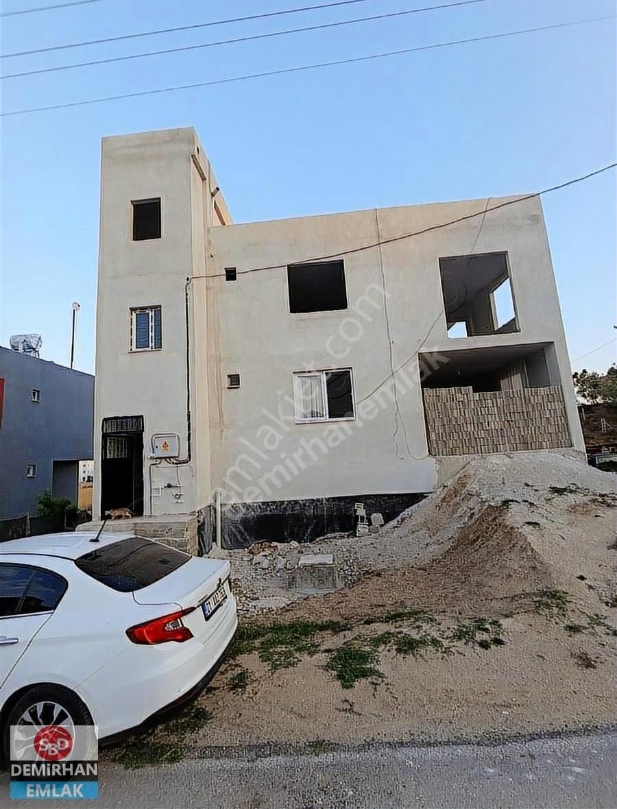 Demirhan Emlak'tan Boynuyoğun Da 3 Katlı Müstakil Ev