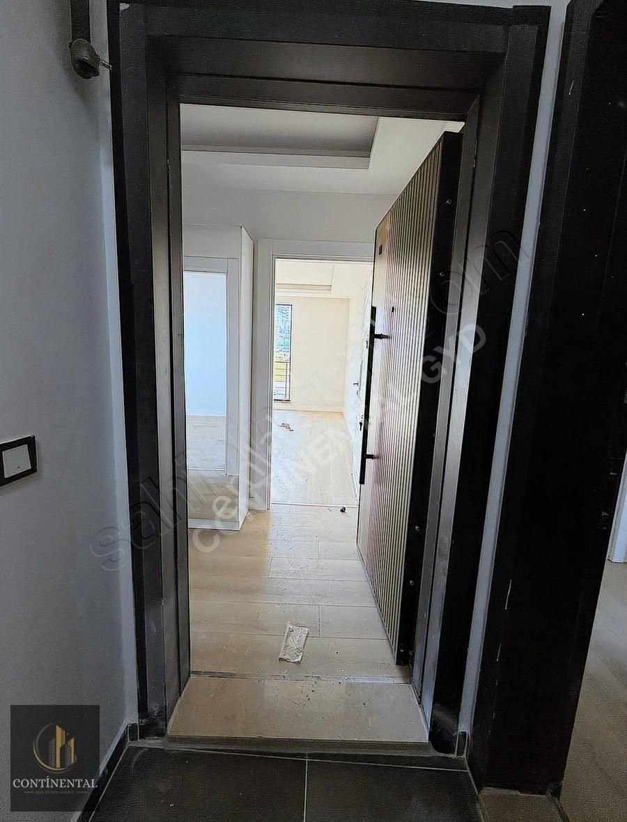 Toplu Konut Bulvarında Deniz Manzaralı Satılık 1+1