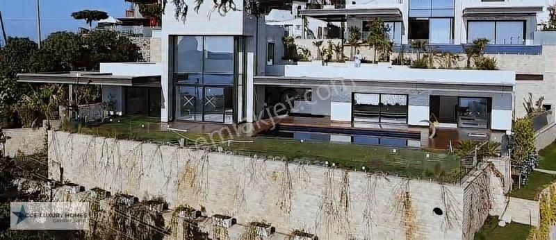 Yalıkavak Koyunda Deniz Ve Marina Manzaralı 5+1 Eşsiz Villa
