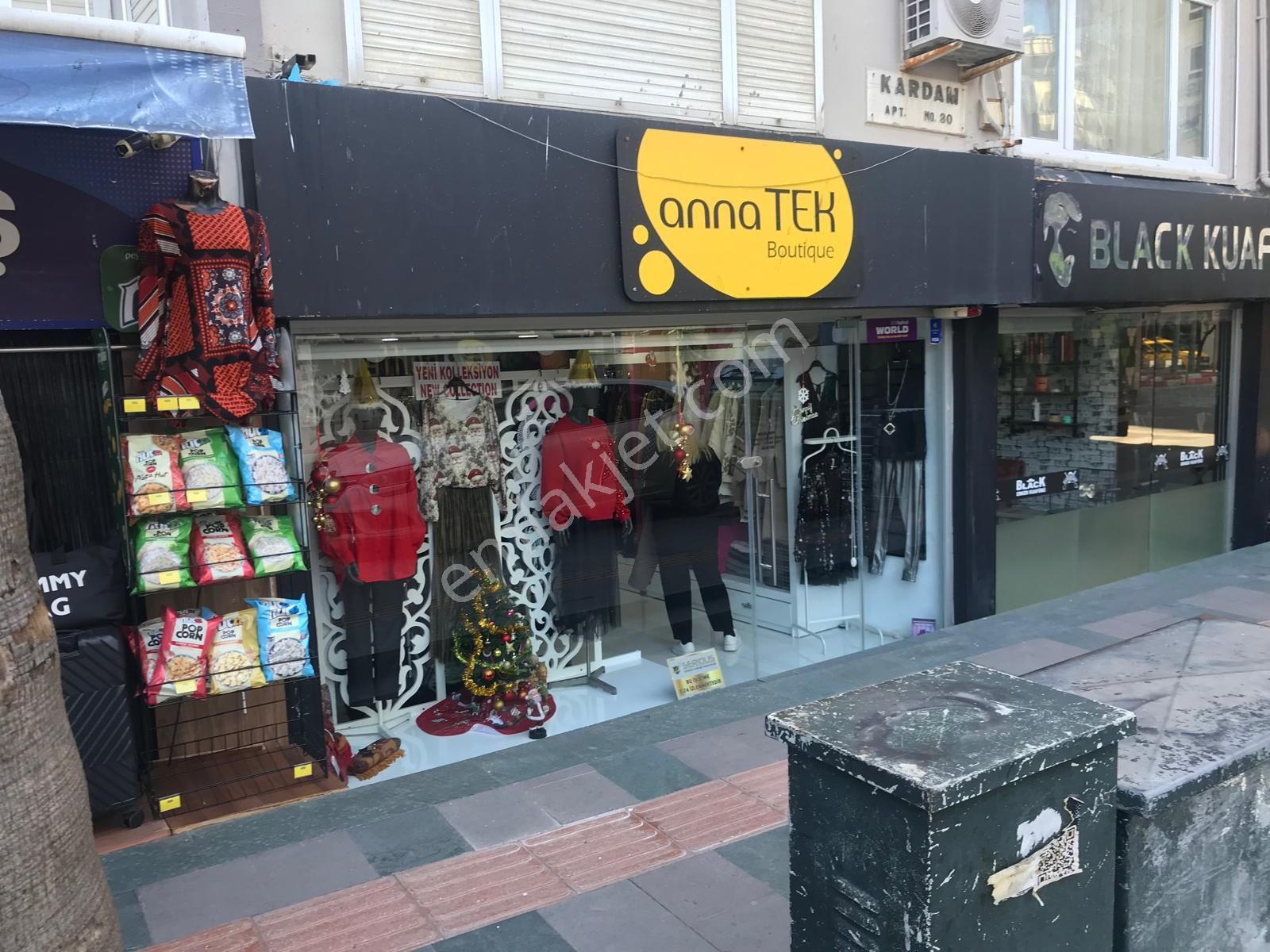 Antalya Konyaaltı Caddesi'nde, 30 M.kare Satılık Dükkan