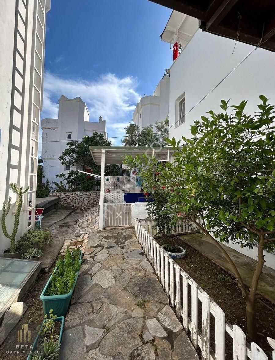 Bodrum Yokuşbaşında Bahçeli Balkonlu 3+1