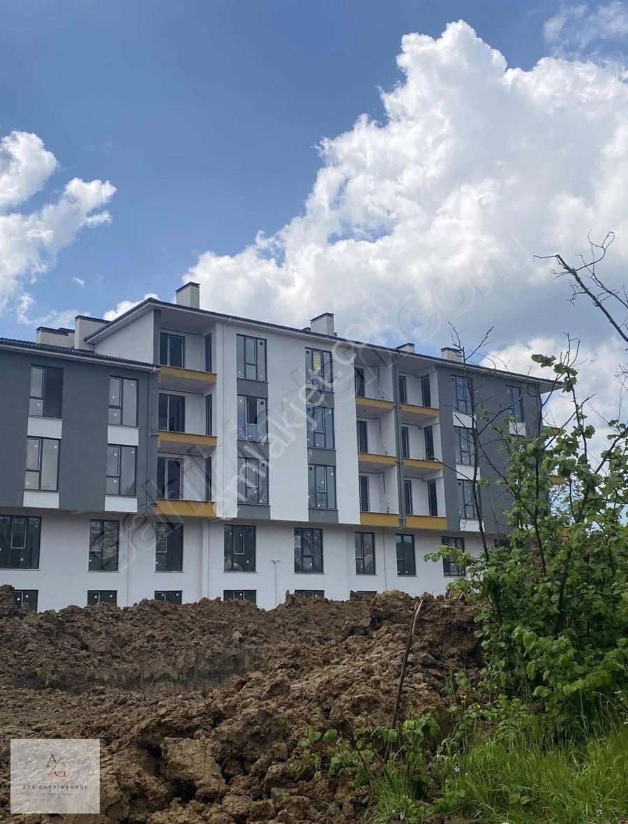 Ata Gayrimenkul |akçakoca Yolu Üzeri 1+1 Satılık Daire