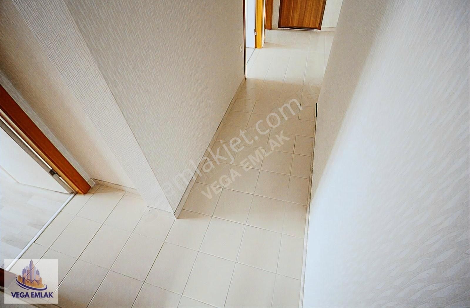 Vega Emlak'tan Protokol Yolu Yakını Ön Cephe 4+1 Full Yapı Daire - Görsel 3