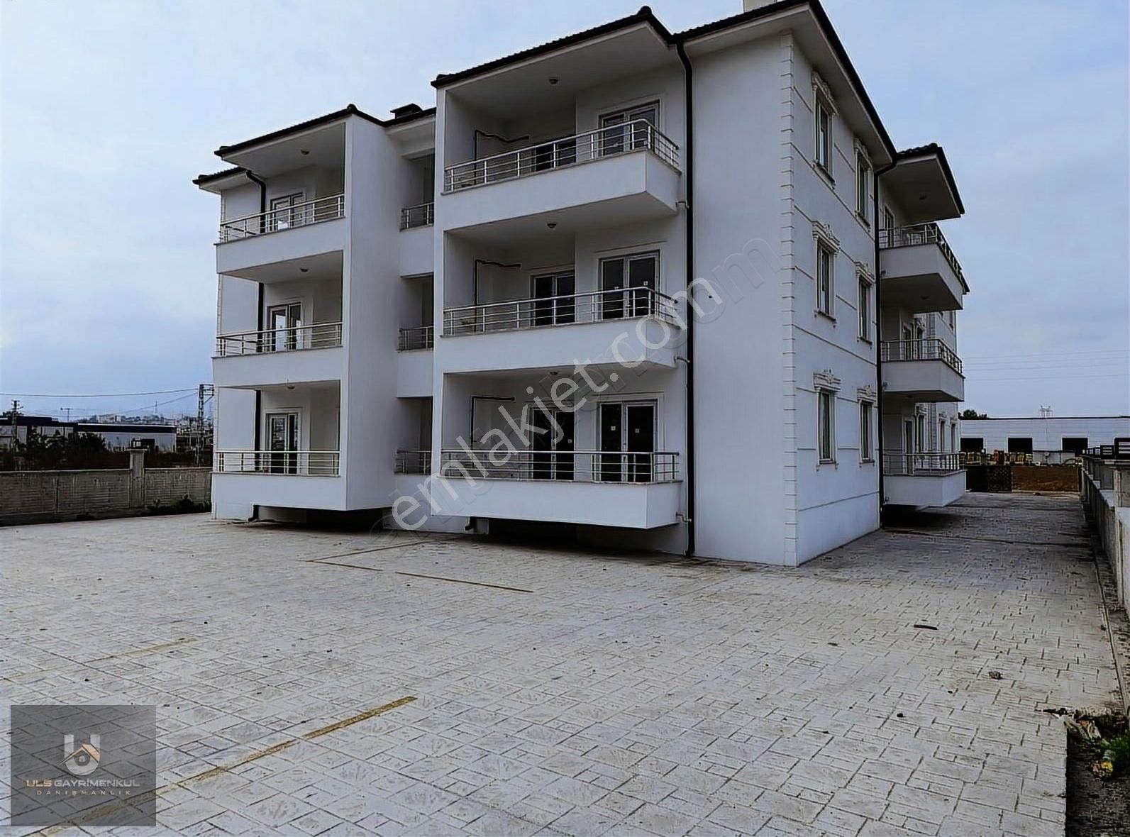 Hanlı Mah. Sıfır Geniş Kiralık 2+1 Daireler