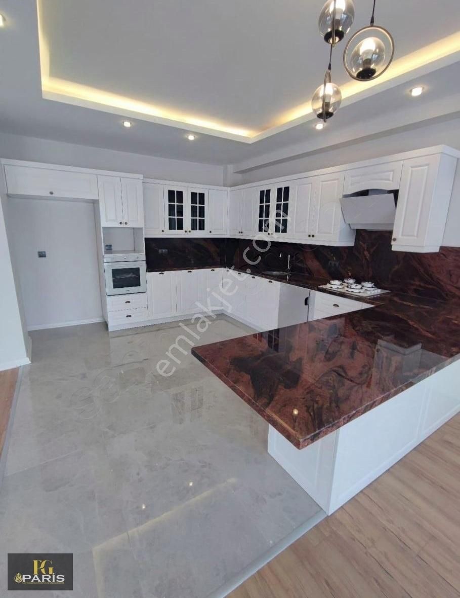 Paris'den Topalakda Çok Cazip 5+1 Satılık Villa