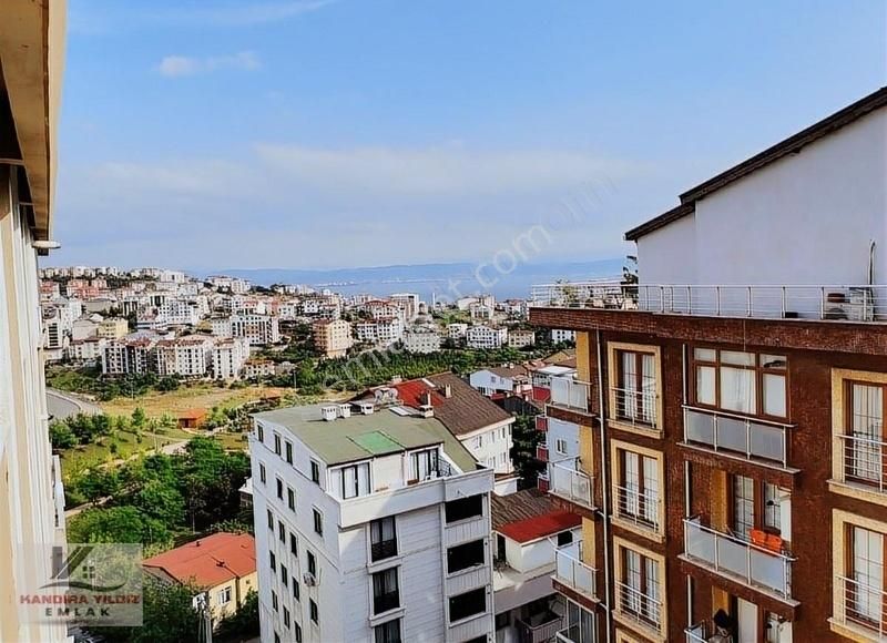 Gebze'de Deniz Manzaralı 3+1 120 M2 5,kat Daire