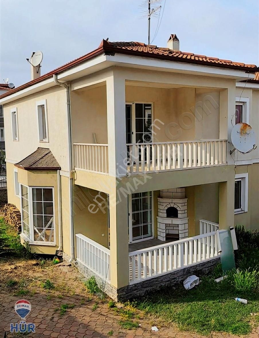 Remax-hür Özlem Şimşek'ten Serdivan'da Site İçinde Kiralık Villa