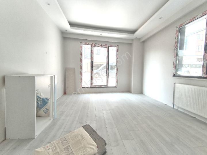 Çekmeköy M.akif Mh De Yüksek Giriş 2+1 Geniş Daire