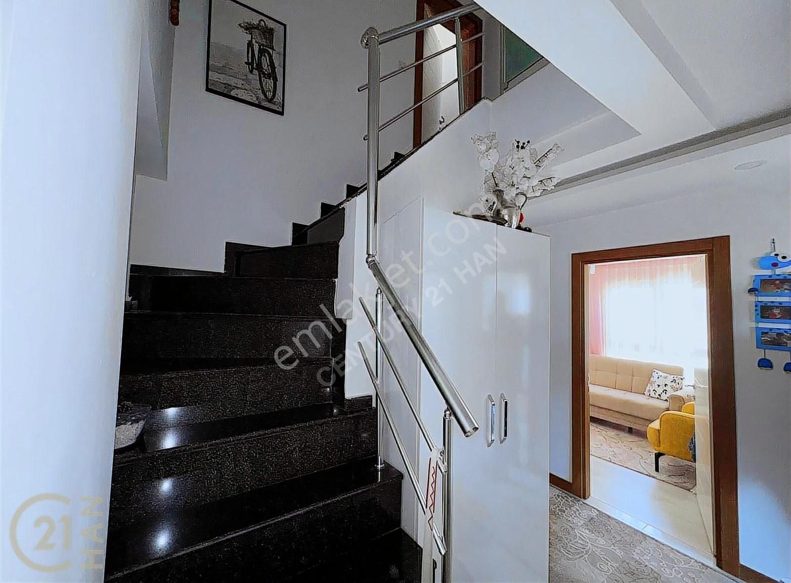 Yenigün Mahallesinde Geniş Ferah 4+1 Bakımlı Dubleks Daire