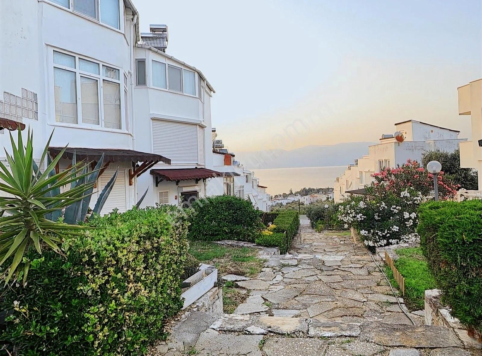 Köy Emlaktan Denize 200 M. Mesafedeki Villa Satışa Sunulmuştur.