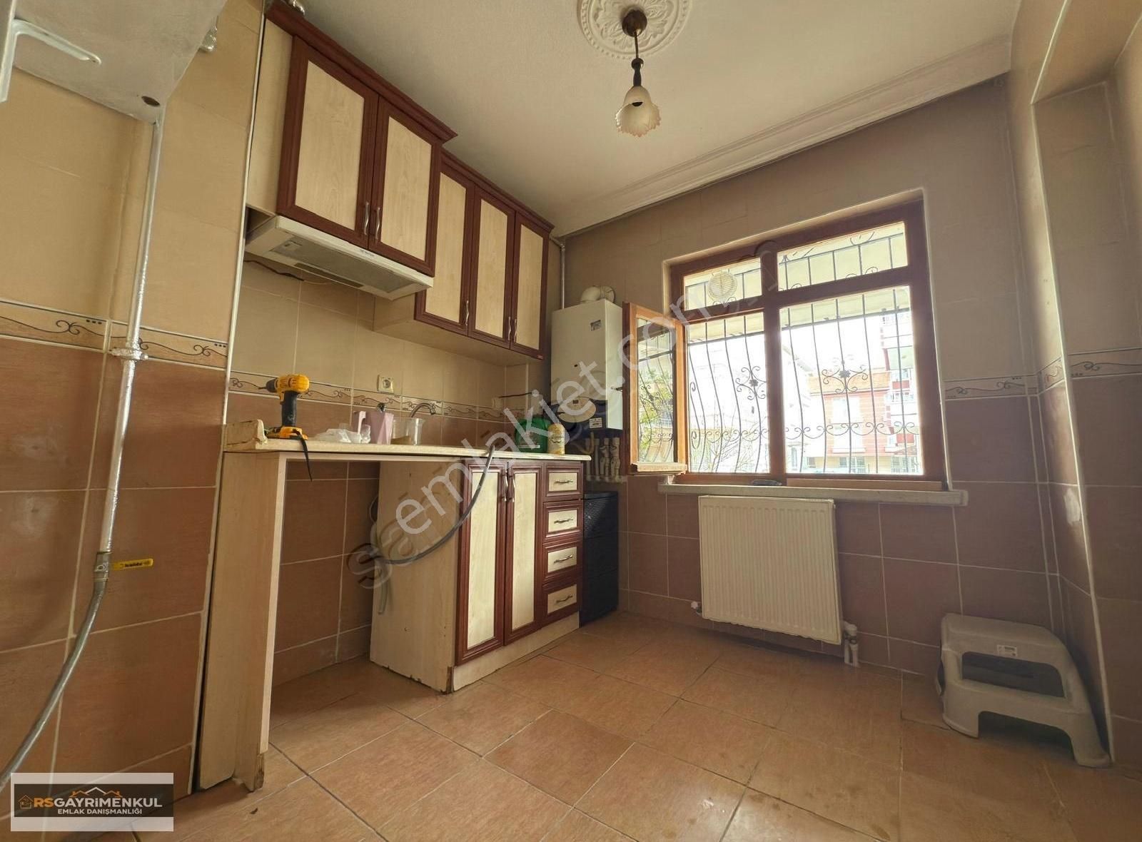 ** Rs Den Menderesin Kalbinde K.limitsiz 30m2 Depolu Frst 2+1 **