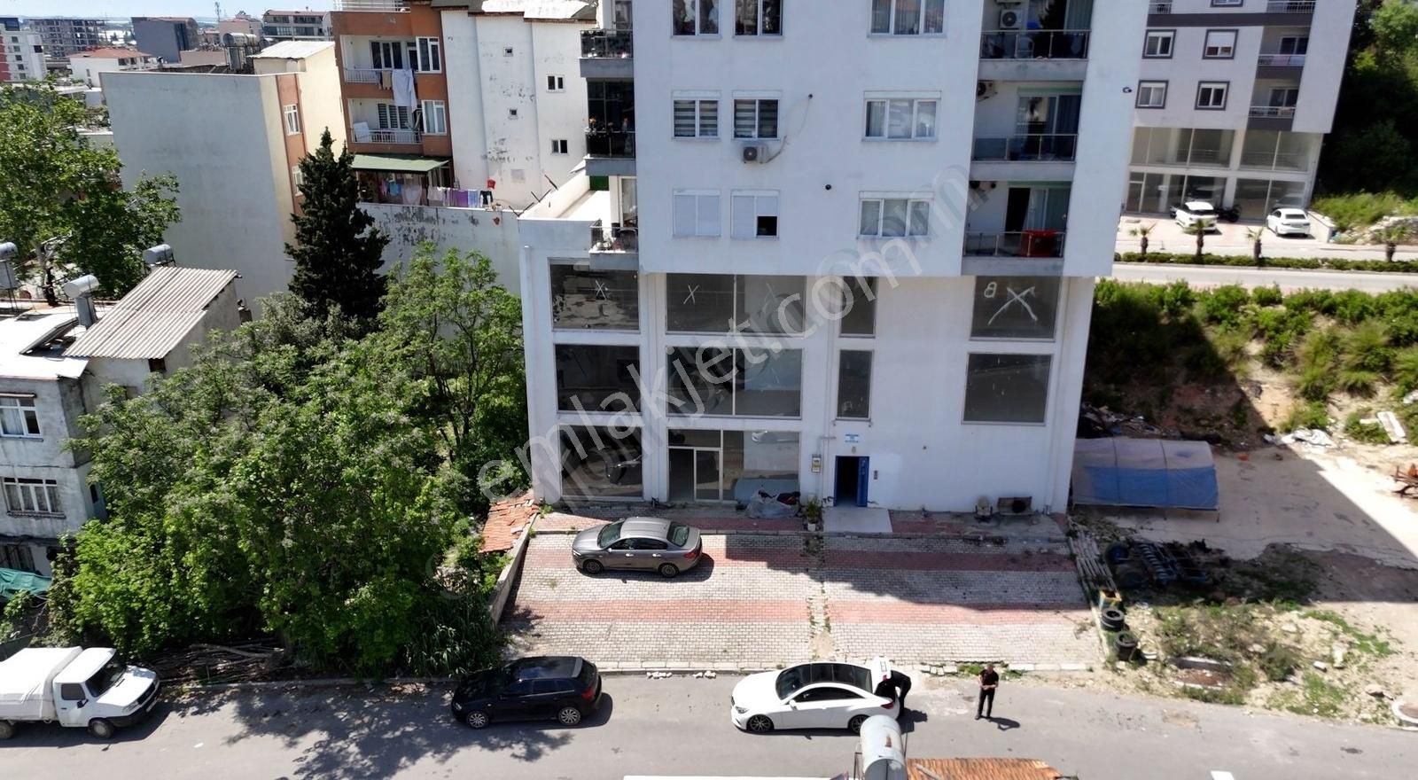 Serik Devlet Hastanesi Yanı 3 Katlı 900 M2 Satılık Dükkan
