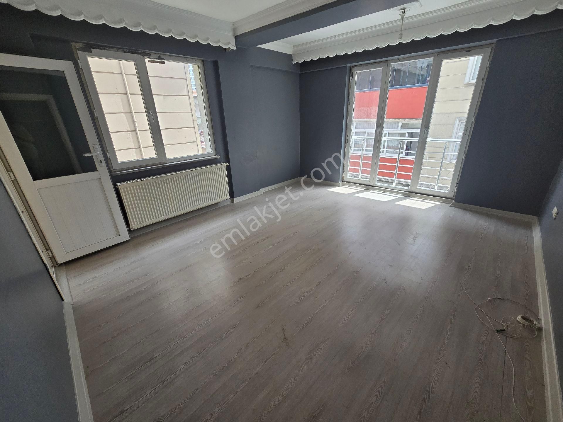İkitelli Mehmet Akifte Yeni Bina Kiralık 2+1 1.kat