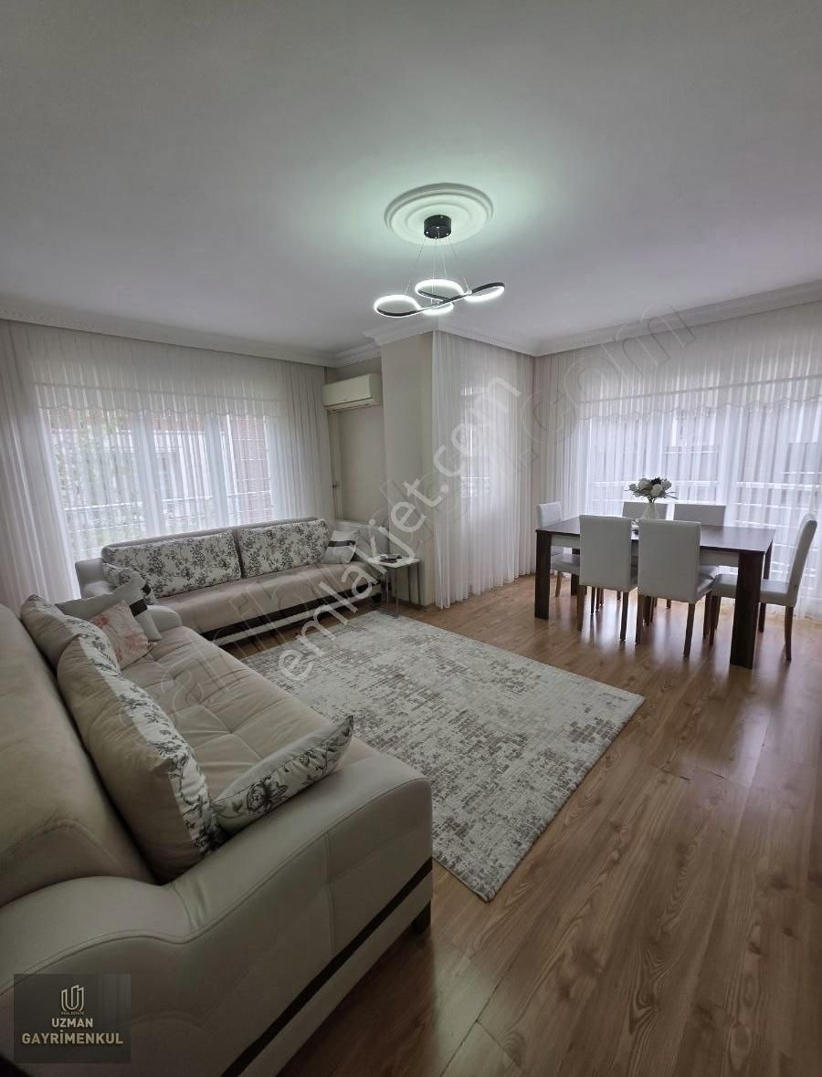 Avcılar Denizköşkler Mh. 15 Yıllık Bina Ön Cephe 100m2