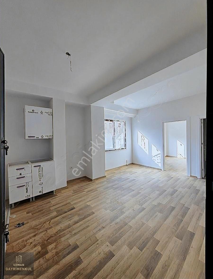 Uzman Dan Avcılar Ambarlı Mh. Sıfır Bina 2+1bahçe Katı