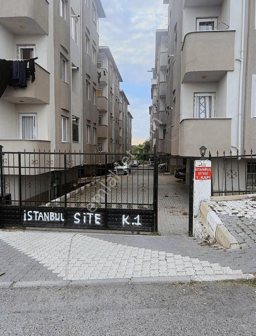 Taşoluk'ta Kiralık Site İçi Ara Kat 3+1