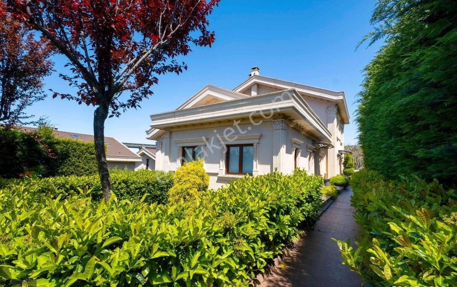 Uskumruköy Reneissance Palace Sitesinde Satılık 3+1 Çatı Dubleks