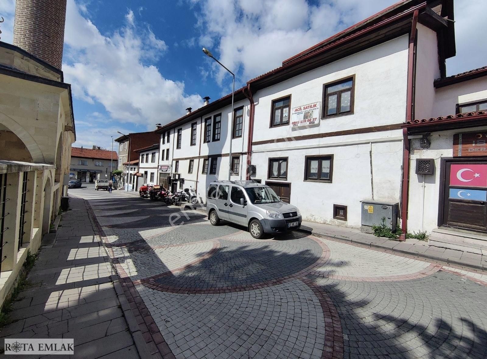 Müthiş Konumda Satılık Konak (emlak Komisyonu Yok ) Acil