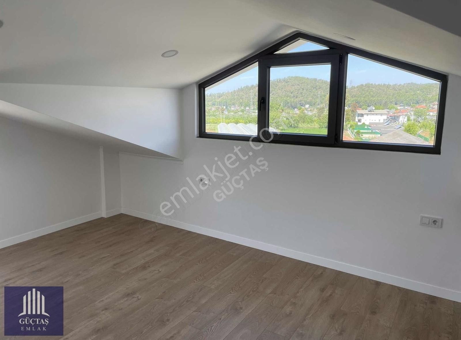 Çiftlik'te Havadar Ferah Lokasyonda Geniş 4+1 Villa - Görsel 5