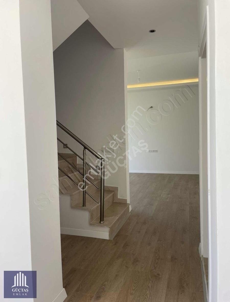 Çiftlik'te Havadar Ferah Lokasyonda Geniş 4+1 Villa - Görsel 13