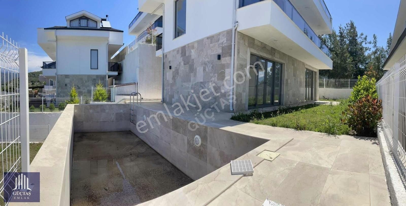 Çiftlik'te Havadar Ferah Lokasyonda Geniş 4+1 Villa - Görsel 21