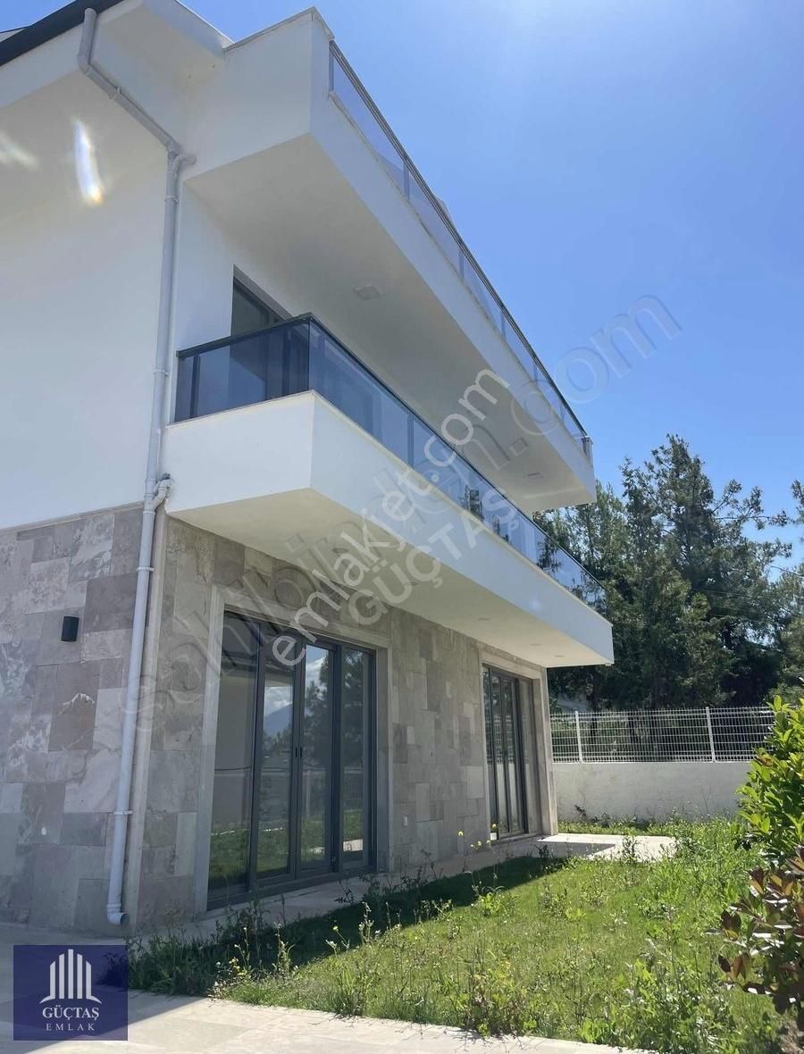 Çiftlik'te Havadar Ferah Lokasyonda Geniş 4+1 Villa - Görsel 14