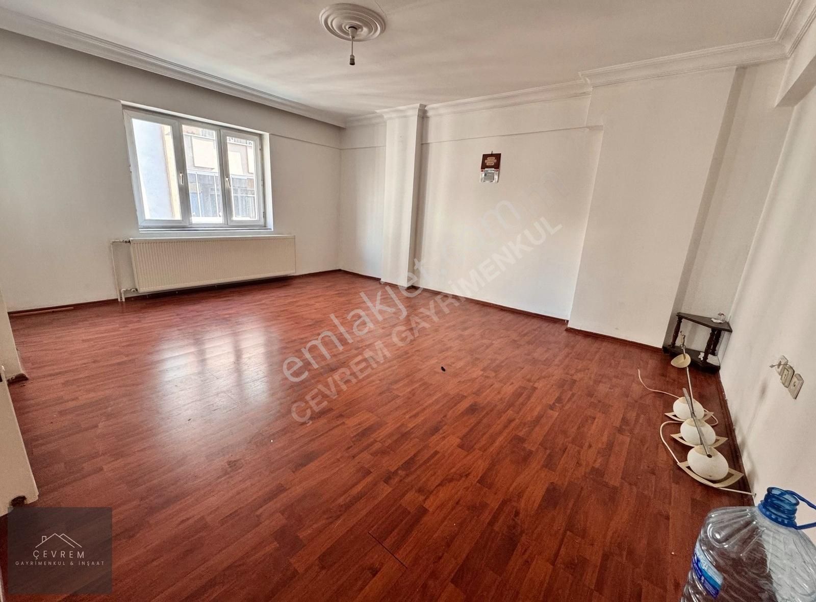 **çevrem** Yeşilova'da E5'e Yakın Kullanışlı 3+1 110m² Kiralık