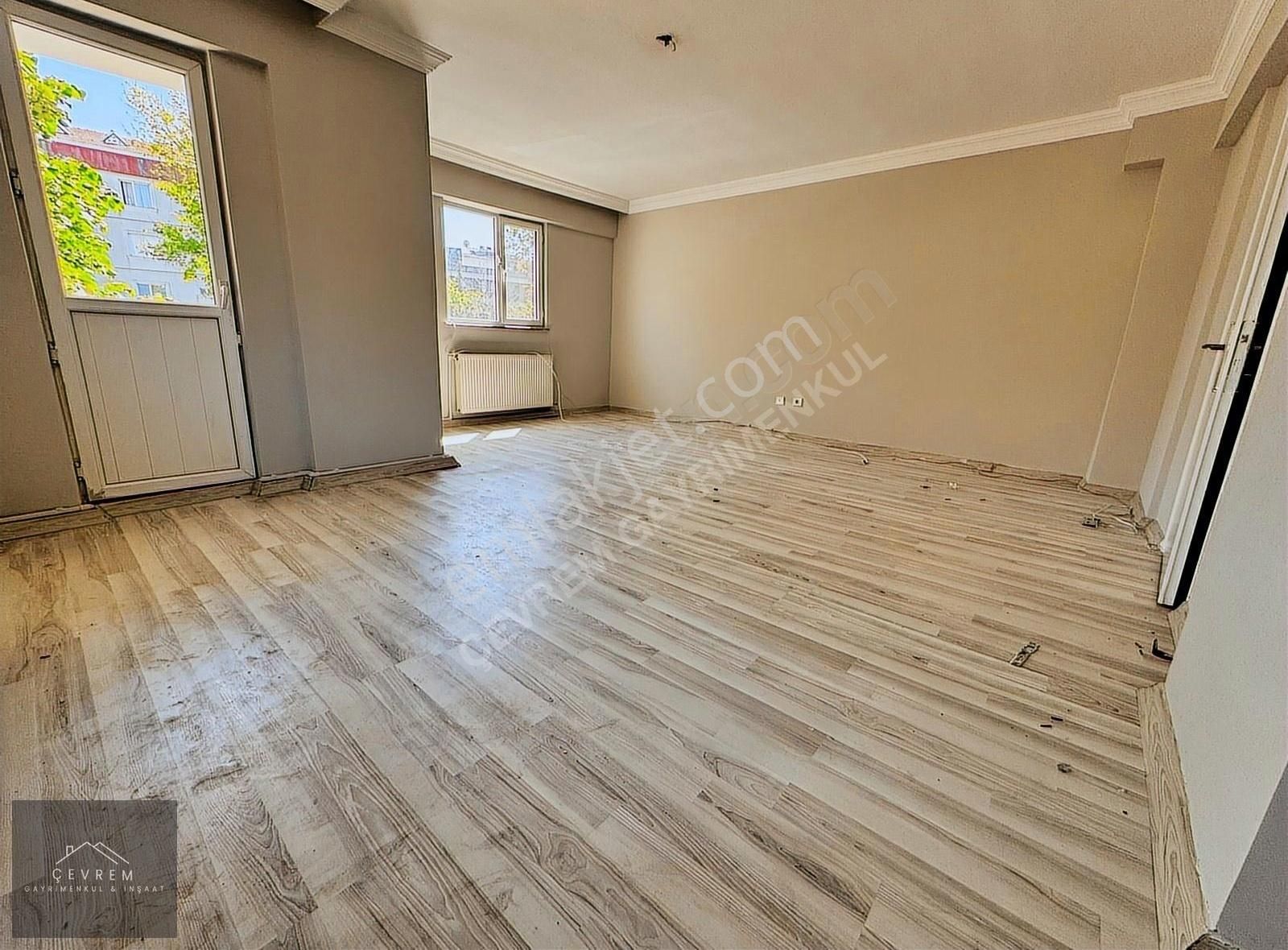 **çevrem** Beylikdüzü'nde Ziyaoğlu Sitesinde 3+1 110m² Kiralık
