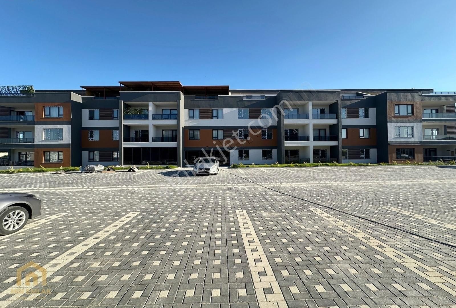 Mir'den Bağlıca'da Yatay Mimari 50m2 Teraslı 4+1 Dublex Daire