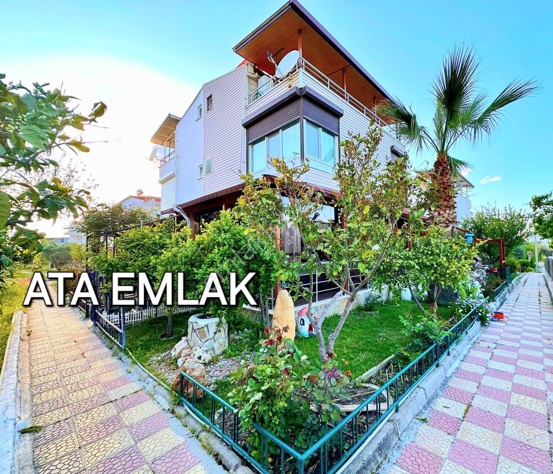 Kuşadası Güzelçamlıda Havuzlu Sitede Bahçeli 3+1 Villa