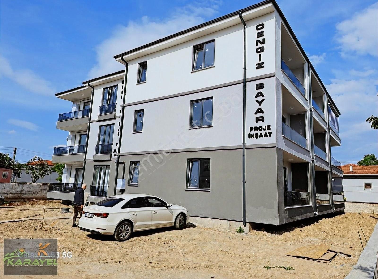 Hanlı Merkezde Satılık 1+1 Yerden Isıtmalı Luks Daireler