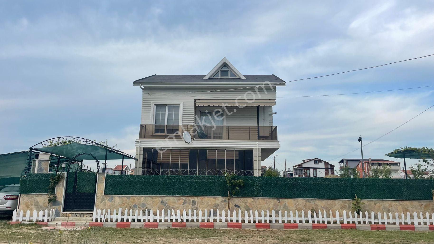 Yeniçiftlik'de Satılık 300 M2 Arsa İçinde Müstakil 5+1 Lüx Villa