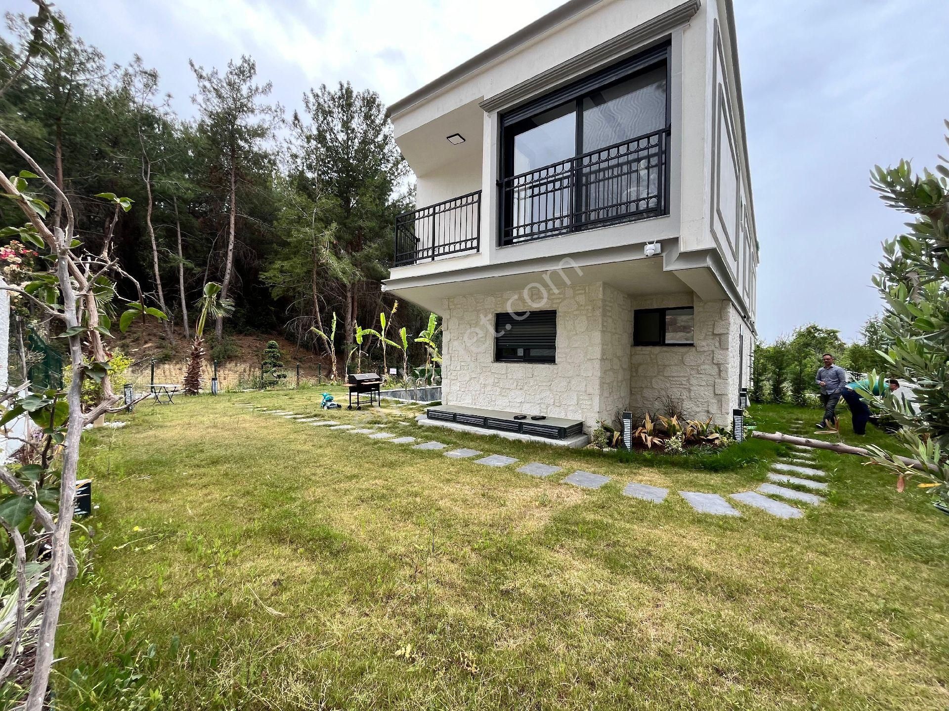 Kusadası Sogucakta Satılık Özel Havuzlu 4+1 Mustakıl Vılla