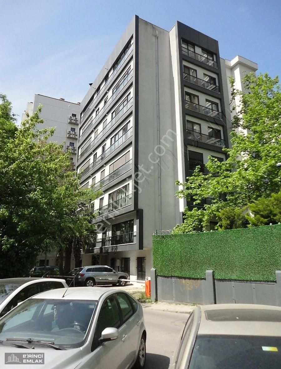 Erenköy Çarşı'da 3+1 100 M2 Net Ara Kat Kombili
