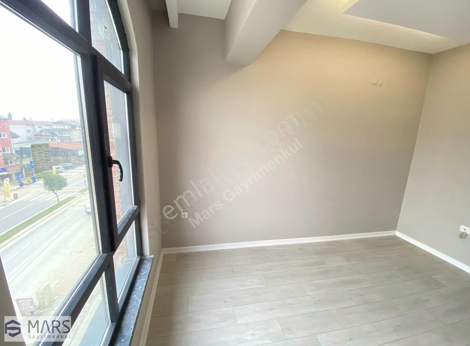 Sedat Kirtetepe Caddesinde Sıfır Kiralık Stüdyo Ofis
